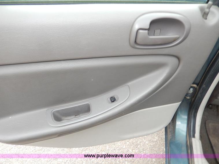 image for item H9610 2006 Dodge Stratus SXT