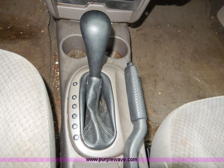 image for item H9610 2006 Dodge Stratus SXT