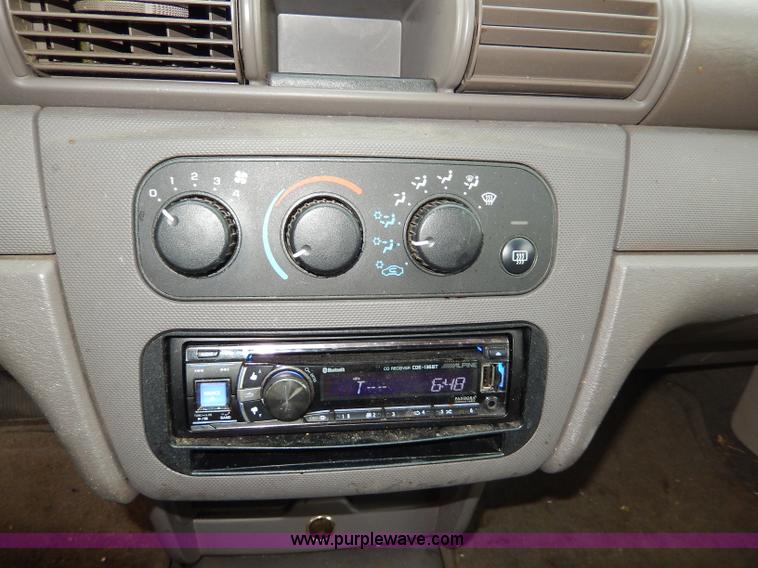 image for item H9610 2006 Dodge Stratus SXT