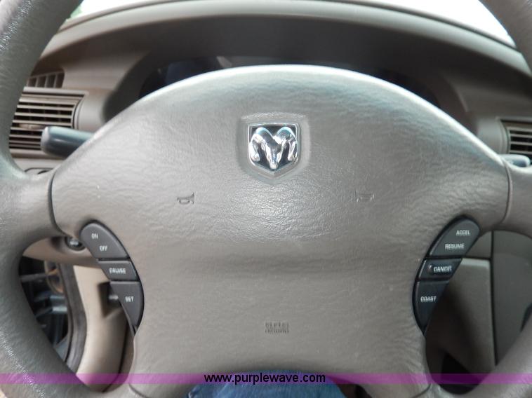 image for item H9610 2006 Dodge Stratus SXT