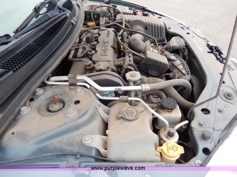 image for item H9610 2006 Dodge Stratus SXT