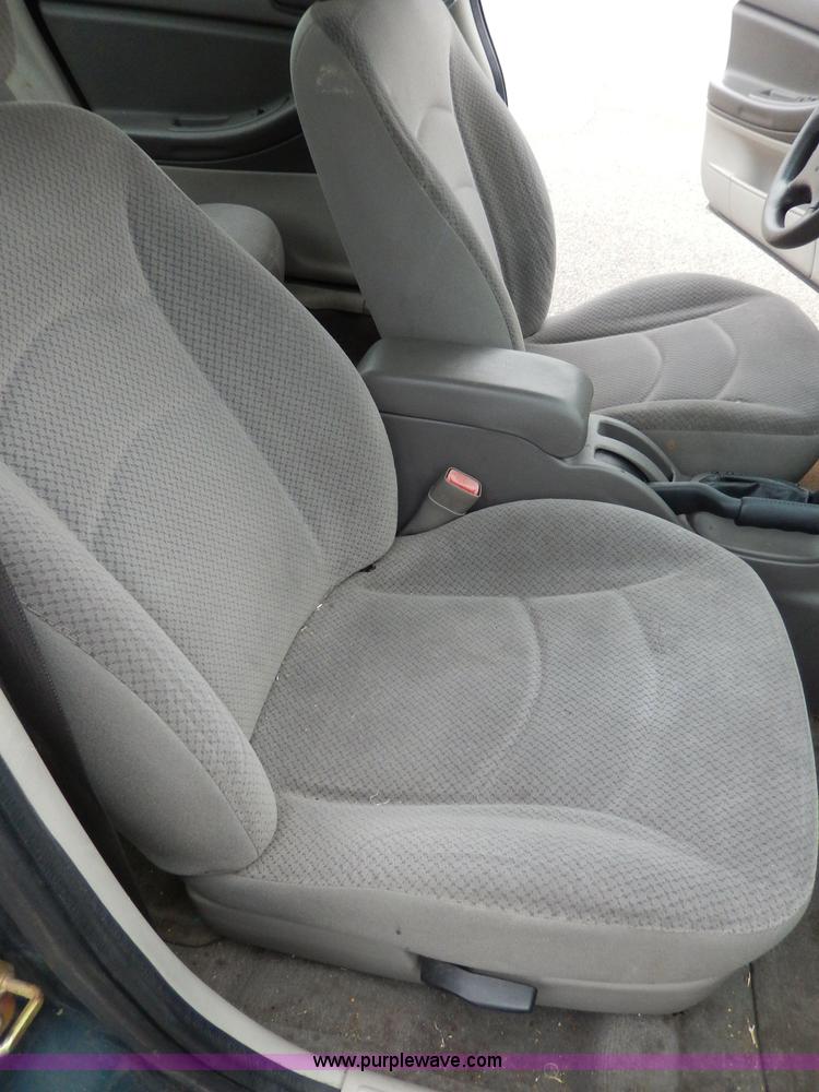 image for item H9610 2006 Dodge Stratus SXT