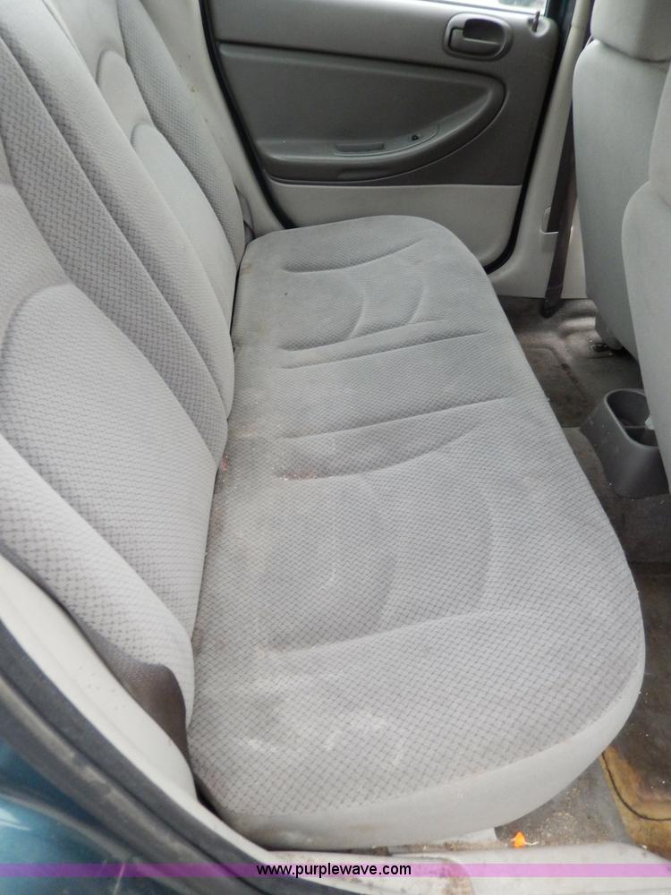 image for item H9610 2006 Dodge Stratus SXT