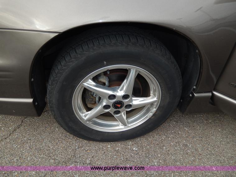 image for item H9611 2002 Pontiac Grand Prix GT