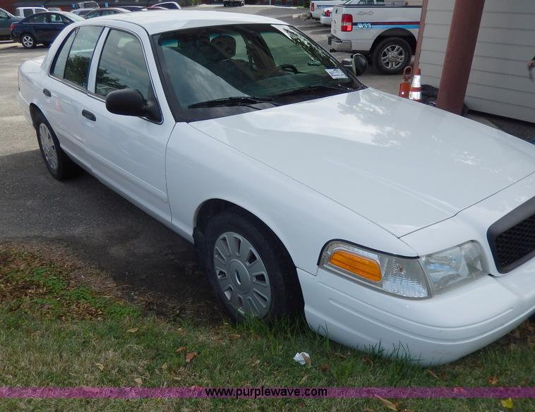 image for item H9613 2006 Ford Crown Victoria Police Interceptor