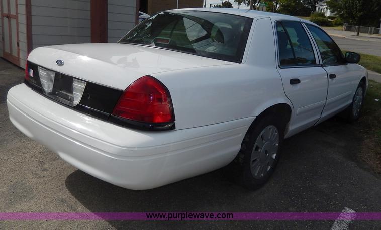 image for item H9613 2006 Ford Crown Victoria Police Interceptor