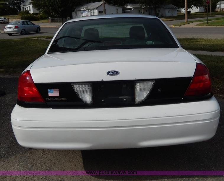 image for item H9613 2006 Ford Crown Victoria Police Interceptor