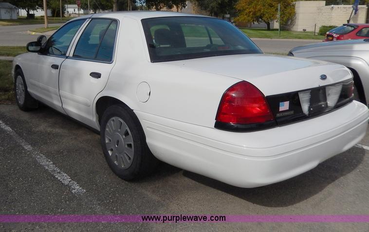 image for item H9613 2006 Ford Crown Victoria Police Interceptor