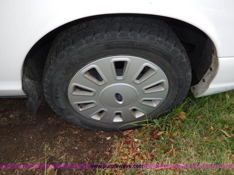 image for item H9613 2006 Ford Crown Victoria Police Interceptor