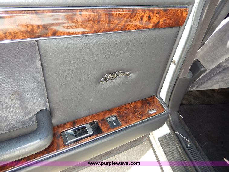 image for item H9621 1993 Chrysler Fifth Avenue