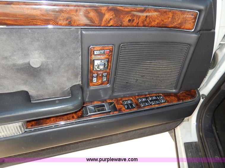 image for item H9621 1993 Chrysler Fifth Avenue