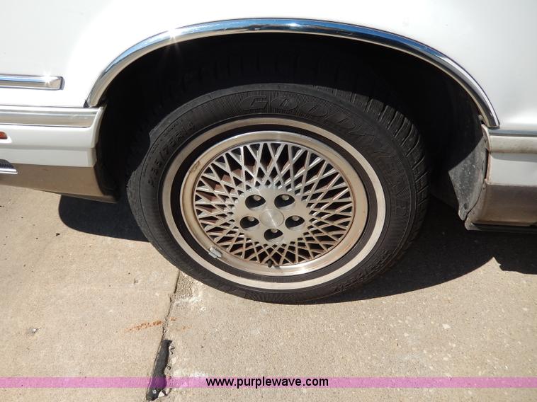 image for item H9621 1993 Chrysler Fifth Avenue