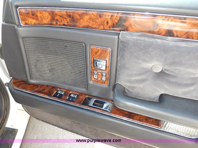 image for item H9621 1993 Chrysler Fifth Avenue