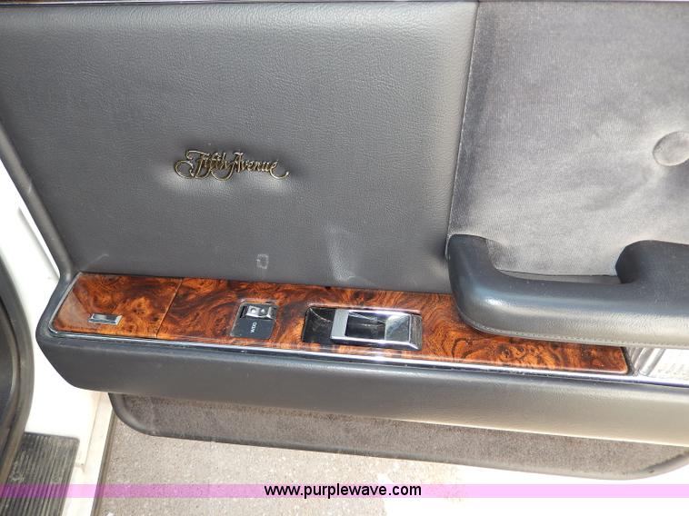 image for item H9621 1993 Chrysler Fifth Avenue