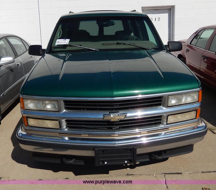 image for item H9623 1999 Chevrolet Tahoe LS SUV