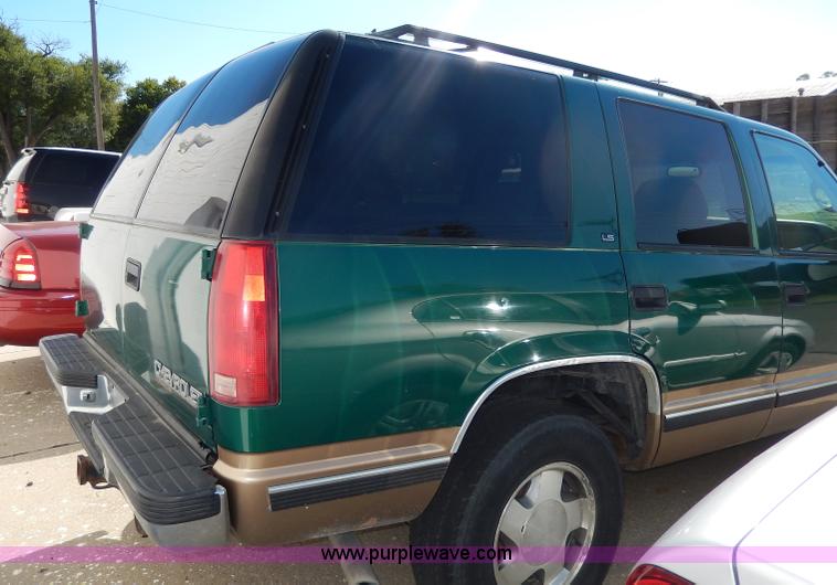 image for item H9623 1999 Chevrolet Tahoe LS SUV