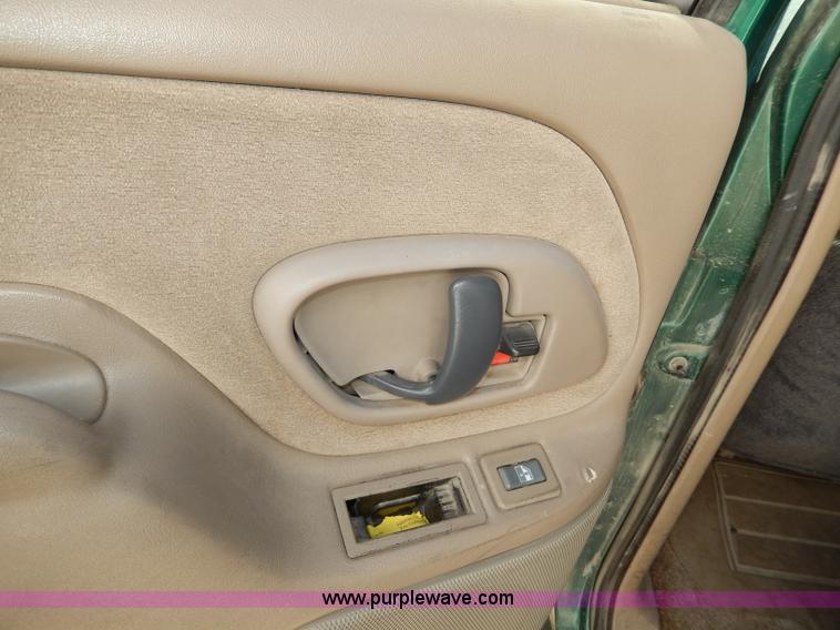 image for item H9623 1999 Chevrolet Tahoe LS SUV