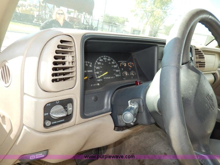 image for item H9623 1999 Chevrolet Tahoe LS SUV