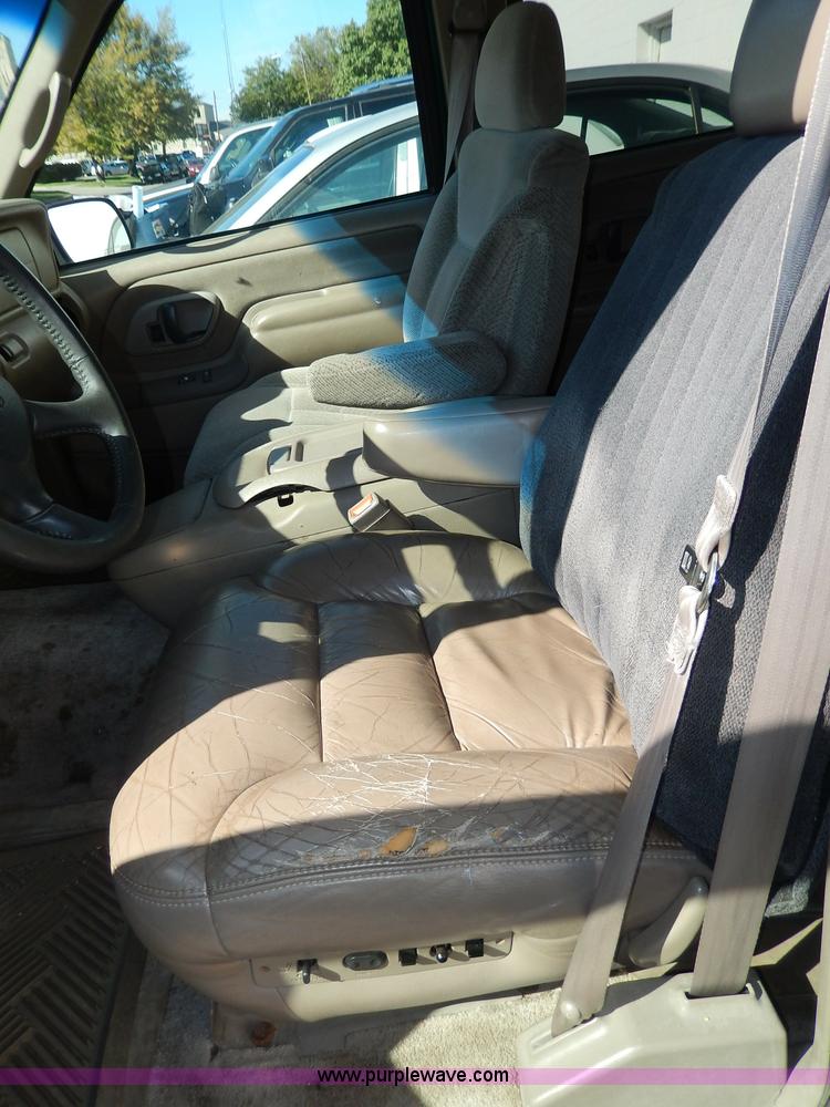 image for item H9623 1999 Chevrolet Tahoe LS SUV