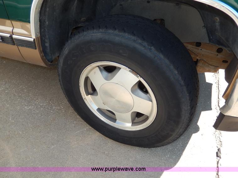 image for item H9623 1999 Chevrolet Tahoe LS SUV