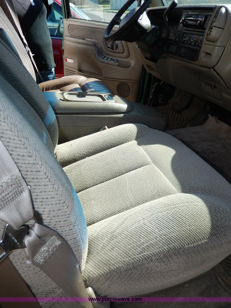 image for item H9623 1999 Chevrolet Tahoe LS SUV