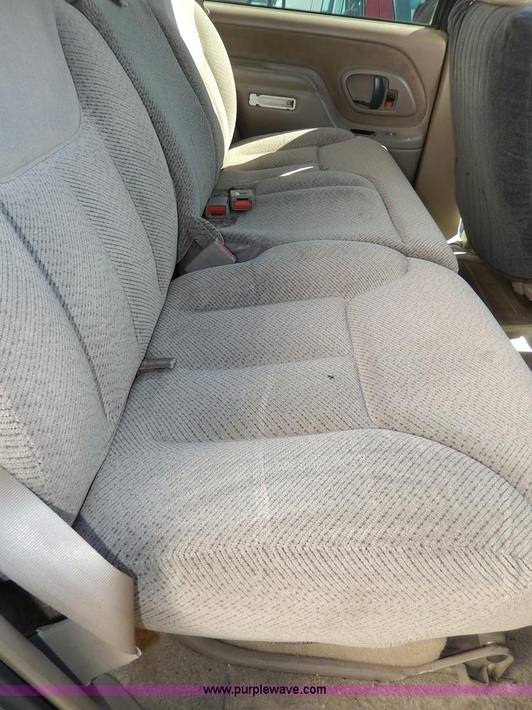 image for item H9623 1999 Chevrolet Tahoe LS SUV