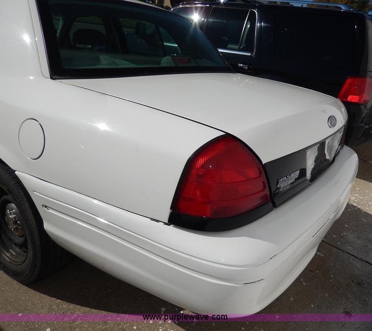 image for item H9625 2001 Ford Crown Victoria Police Interceptor