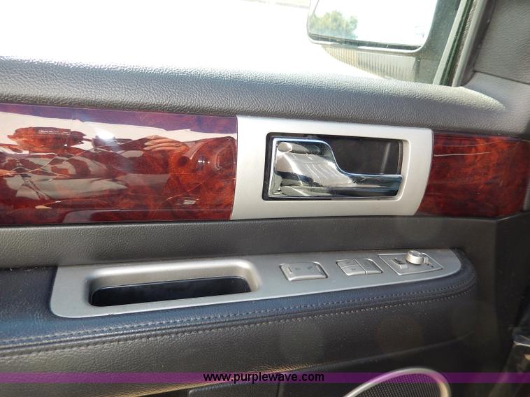 image for item H9626 2006 Lincoln Navigator Limited Edition SUV