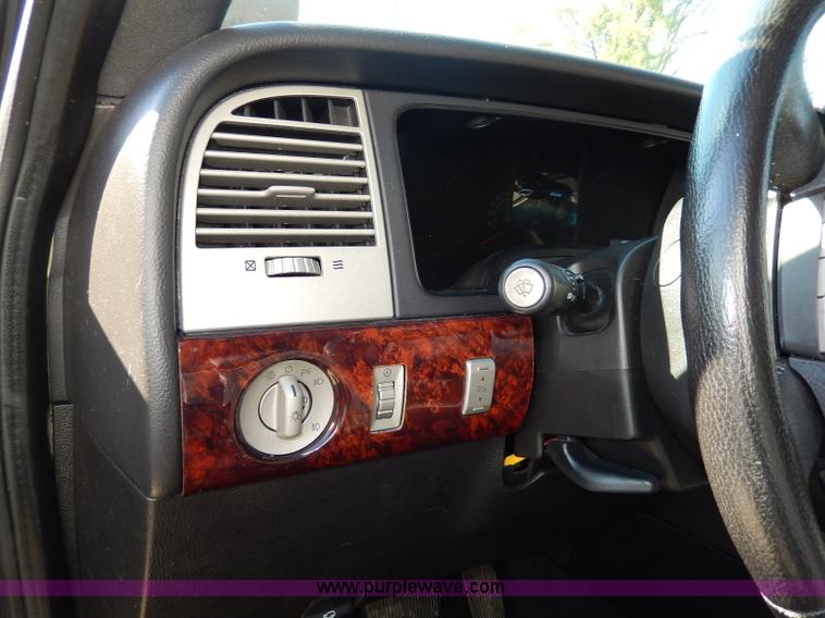 image for item H9626 2006 Lincoln Navigator Limited Edition SUV