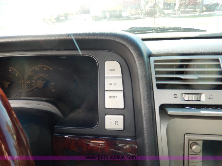 image for item H9626 2006 Lincoln Navigator Limited Edition SUV