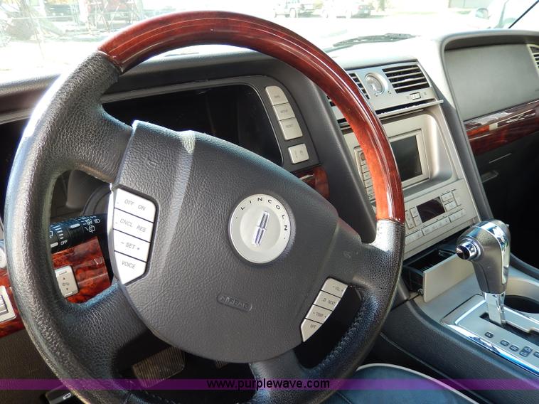 image for item H9626 2006 Lincoln Navigator Limited Edition SUV