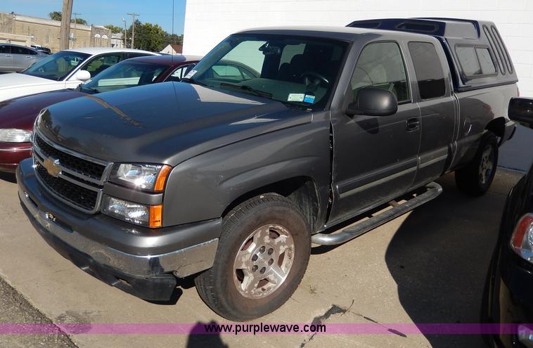 image for item H9627 2007 Chevrolet Silverado Classic 1500 pickup truck