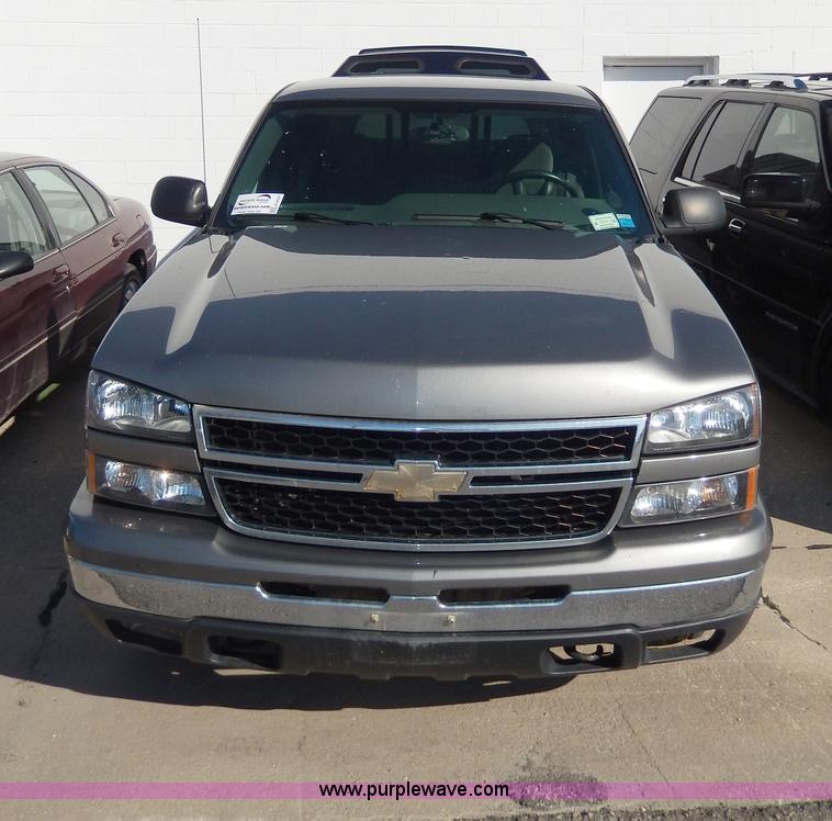 image for item H9627 2007 Chevrolet Silverado Classic 1500 pickup truck