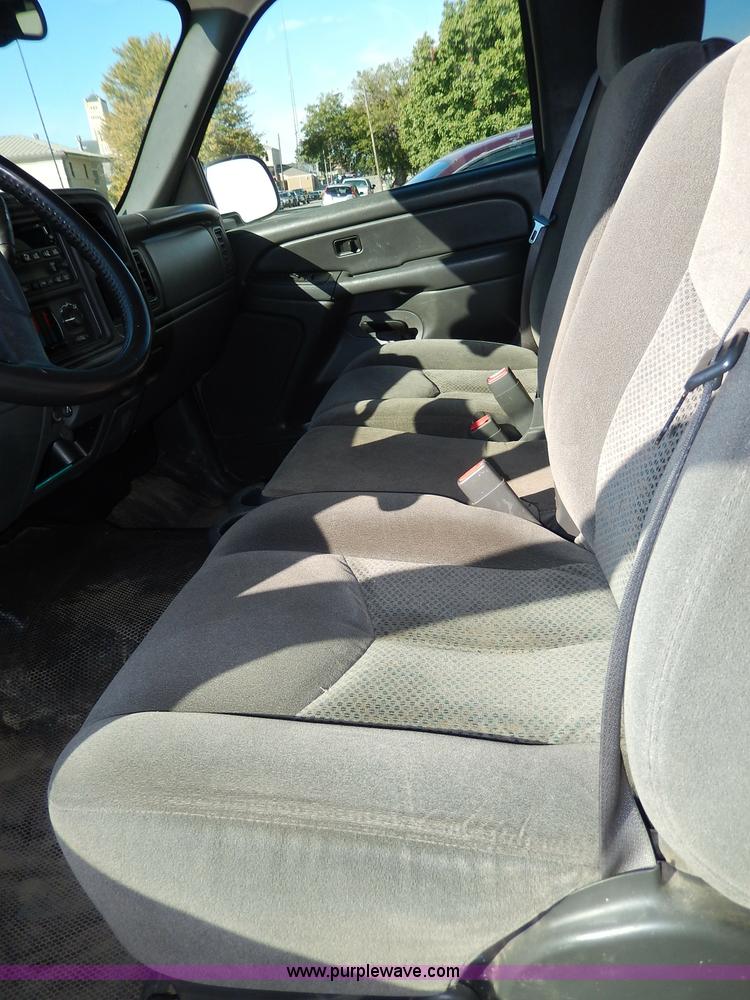 image for item H9627 2007 Chevrolet Silverado Classic 1500 pickup truck