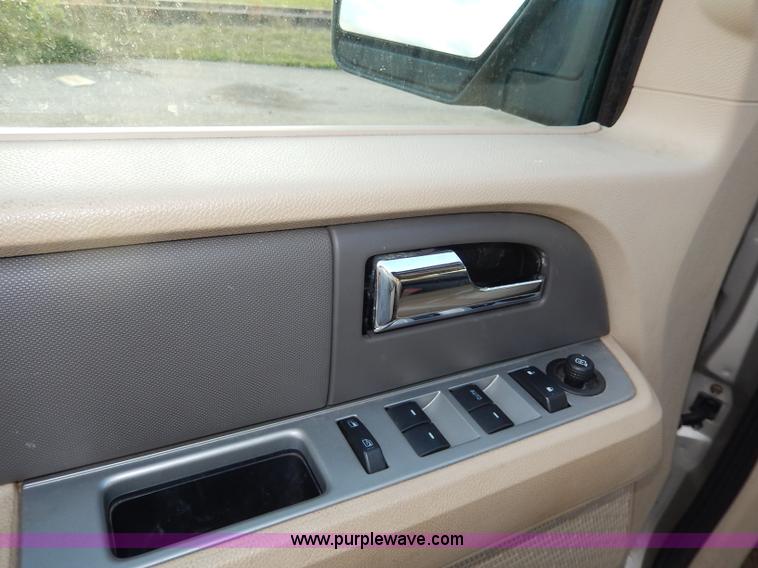 image for item H9631 2007 Ford Expedition XLT SUV