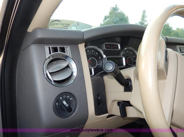 image for item H9631 2007 Ford Expedition XLT SUV
