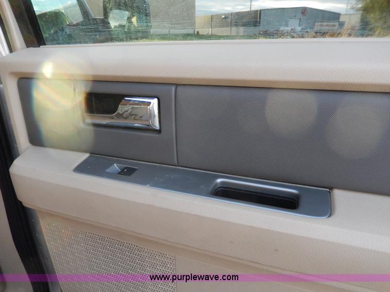 image for item H9631 2007 Ford Expedition XLT SUV