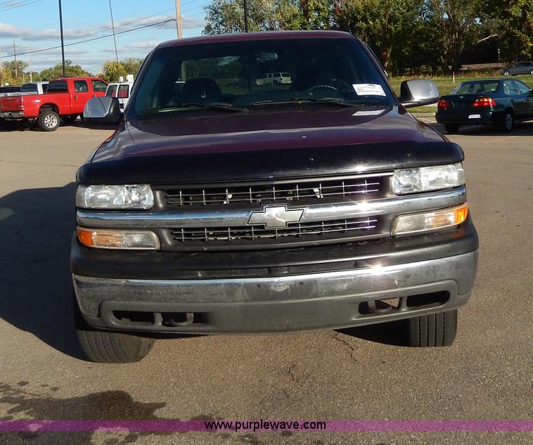 image for item H9633 2000 Chevrolet Silverado 1500 Z71 Ext. Cab pickup truck