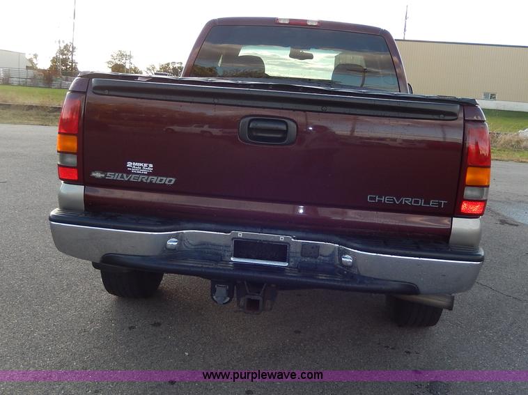 image for item H9633 2000 Chevrolet Silverado 1500 Z71 Ext. Cab pickup truck