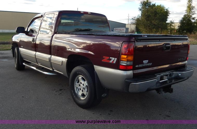 image for item H9633 2000 Chevrolet Silverado 1500 Z71 Ext. Cab pickup truck
