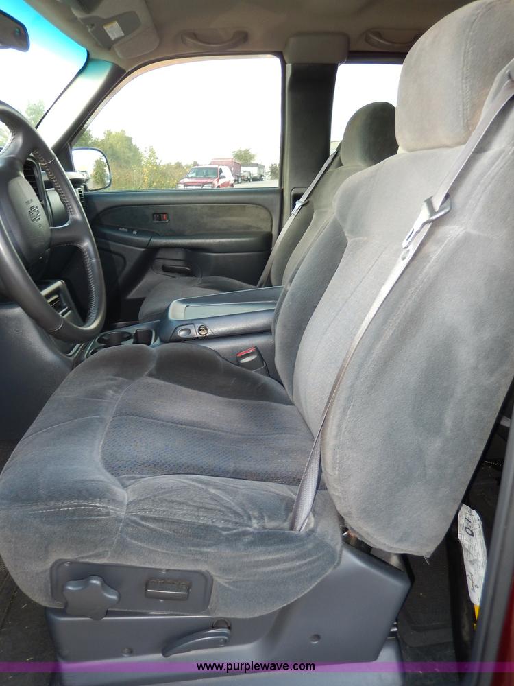 image for item H9633 2000 Chevrolet Silverado 1500 Z71 Ext. Cab pickup truck