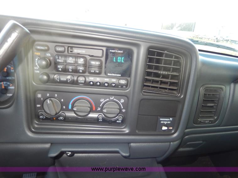 image for item H9633 2000 Chevrolet Silverado 1500 Z71 Ext. Cab pickup truck