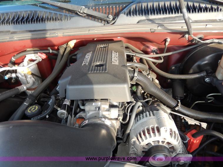 image for item H9633 2000 Chevrolet Silverado 1500 Z71 Ext. Cab pickup truck