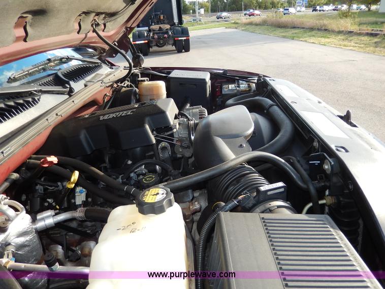 image for item H9633 2000 Chevrolet Silverado 1500 Z71 Ext. Cab pickup truck