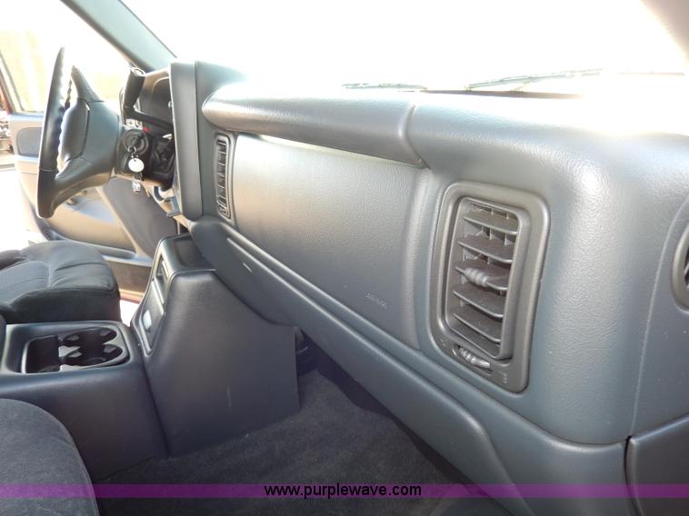 image for item H9633 2000 Chevrolet Silverado 1500 Z71 Ext. Cab pickup truck