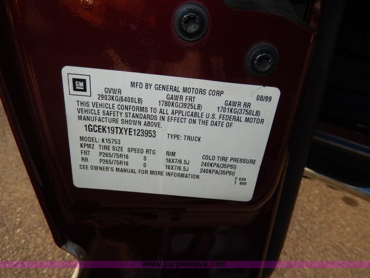 image for item H9633 2000 Chevrolet Silverado 1500 Z71 Ext. Cab pickup truck