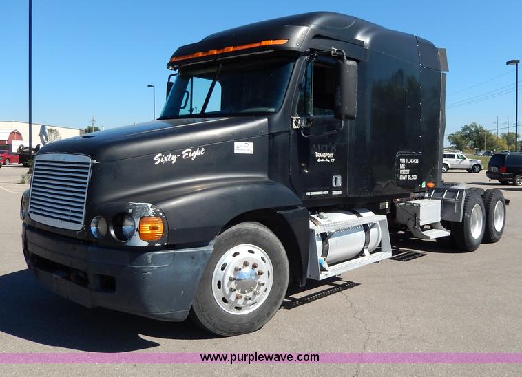image for item I4251 2001 Freightliner Century Class ST120 semi truck