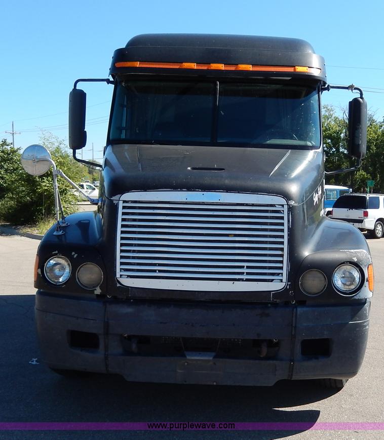 image for item I4251 2001 Freightliner Century Class ST120 semi truck