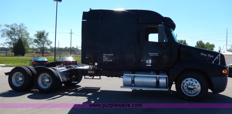 image for item I4251 2001 Freightliner Century Class ST120 semi truck