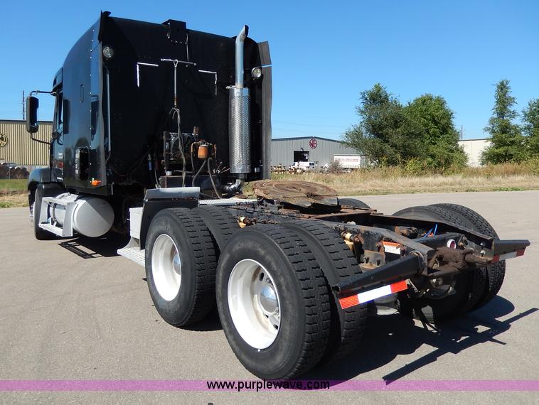 image for item I4251 2001 Freightliner Century Class ST120 semi truck